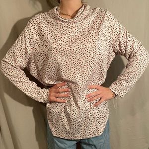 Loose pattern turtleneck